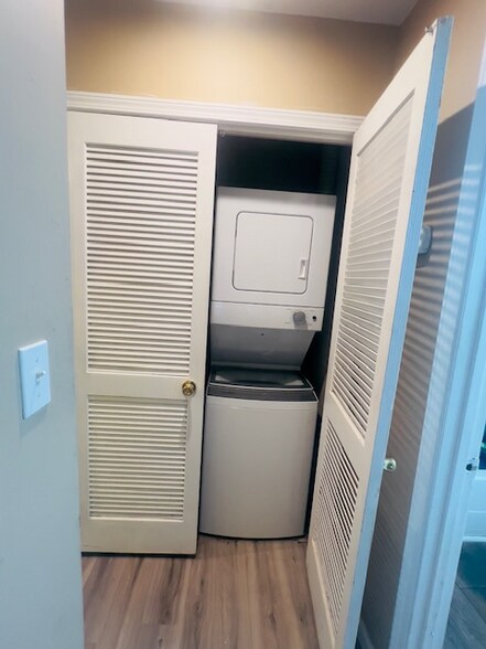 Building Photo - 508 63rd Ave N