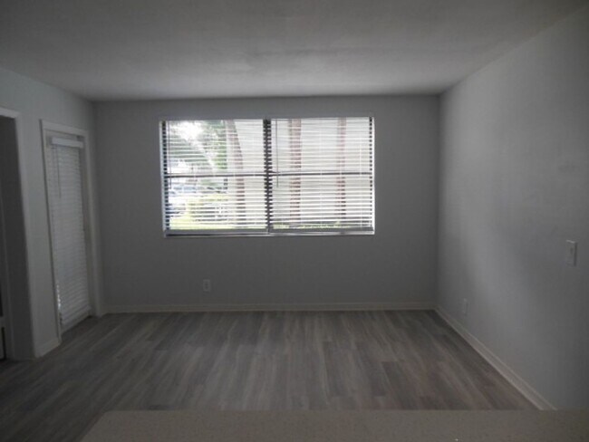 Building Photo - ONE BEDROOM ONE BATHROOM! WATERFRONT COMMUNITY!