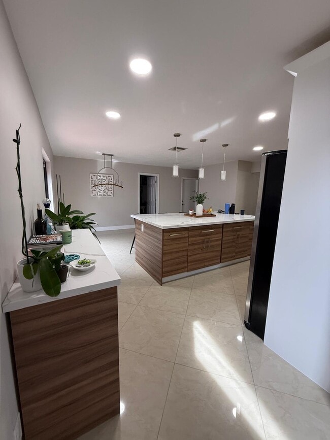 Building Photo - 1988 Sacramento