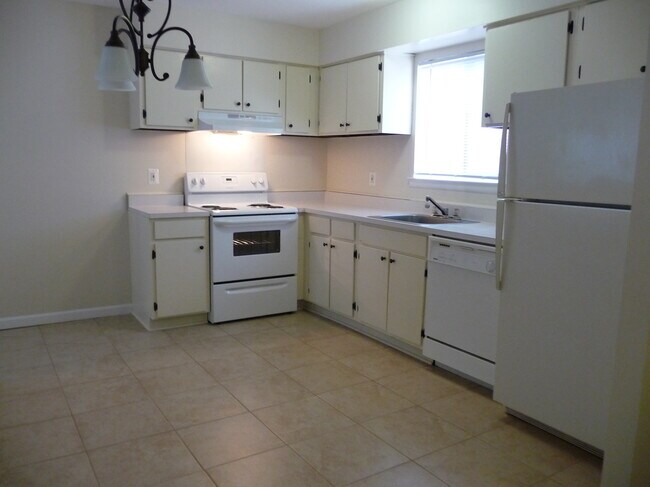 Building Photo - 706 Meadow Woods Ln