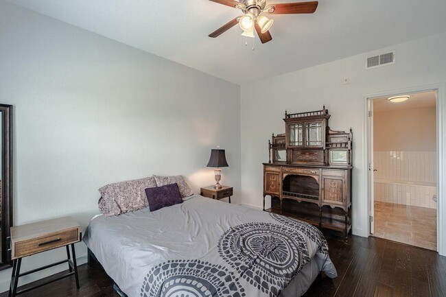 Building Photo - 6810 Deatonhill Dr