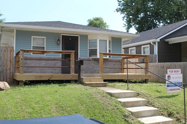 Building Photo - Cute 2 BR Bungalow in Garfield Park!