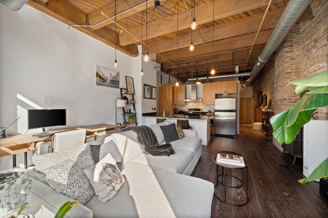 Building Photo - 1040 W Adams St