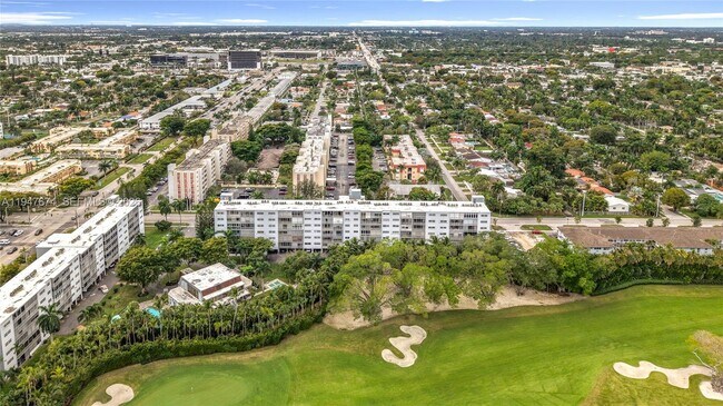 Building Photo - 1000 NE 14th Ave