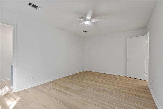 Building Photo - 20 Woody Creek Dr