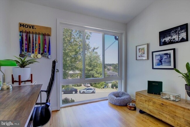 Building Photo - 5208 10th Pl S
