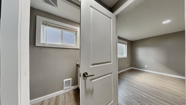 Building Photo - 1105 S Woodlawn St