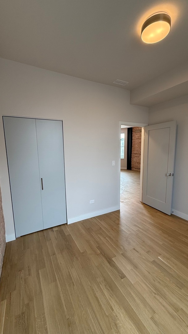 Building Photo - 1118 S Western Ave