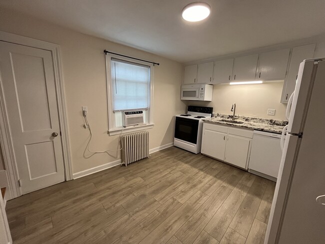 Building Photo - 89 Main St