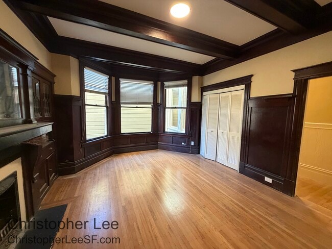 Building Photo - 2211 Pine St