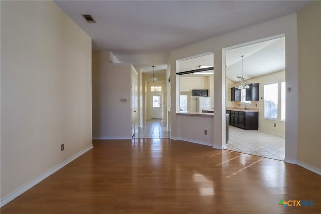 Building Photo - 608 Totem Trail