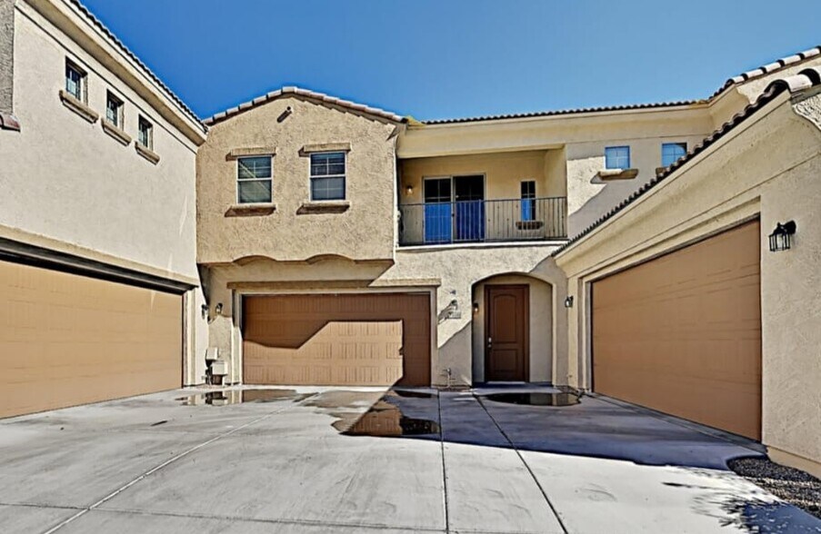 Building Photo - 1367 S Country Club Dr