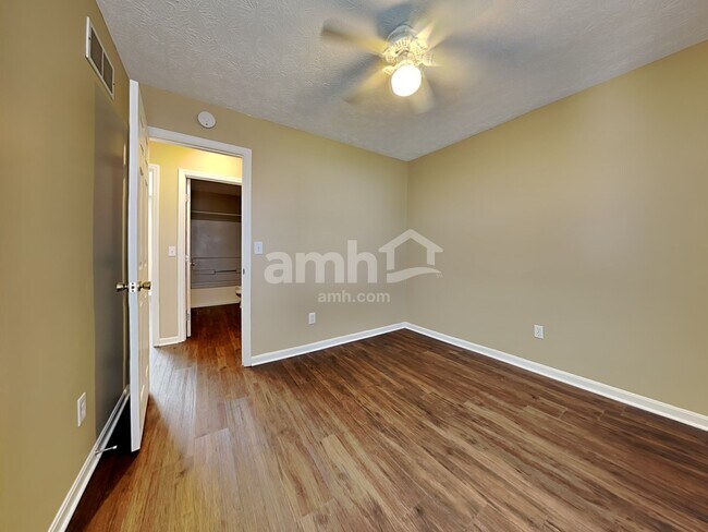 Building Photo - 18 Robin Way