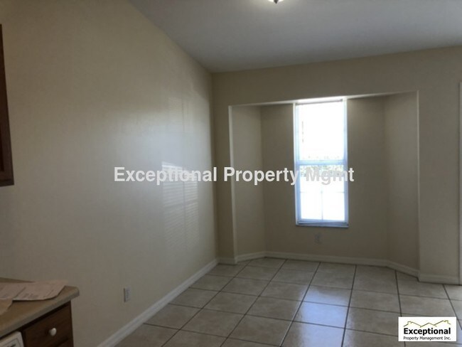 Building Photo - Available Beginning Of April!