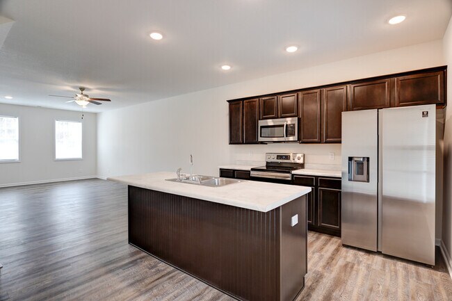 Building Photo - 312 Bogle St