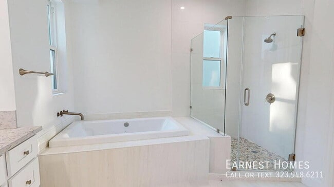 Building Photo - 8456 Camelia Ct