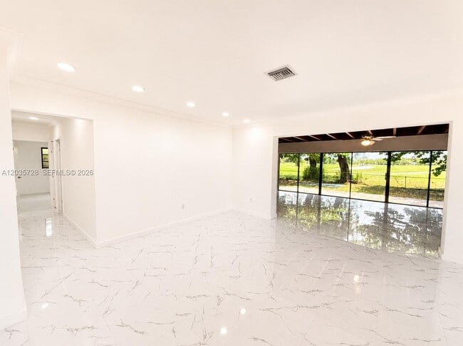 Building Photo - 401 S Shore Dr