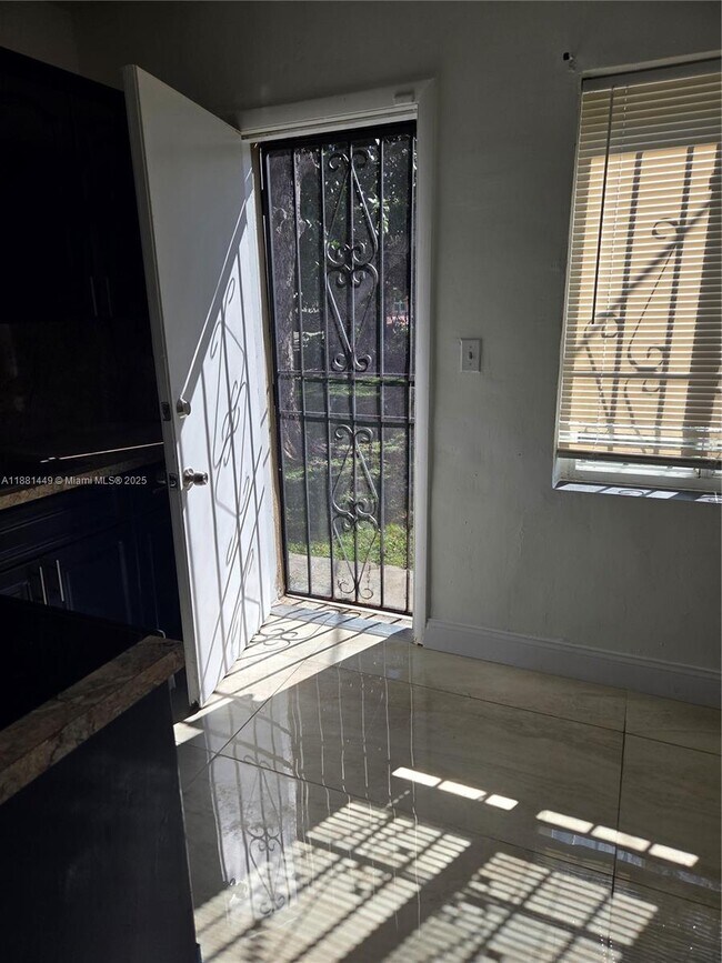 Building Photo - 890 NW 106th St