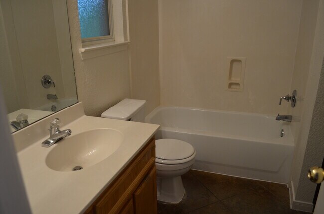 Building Photo - 501 Bonnie Dr