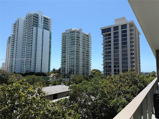 Building Photo - 2678 Tigertail Ave