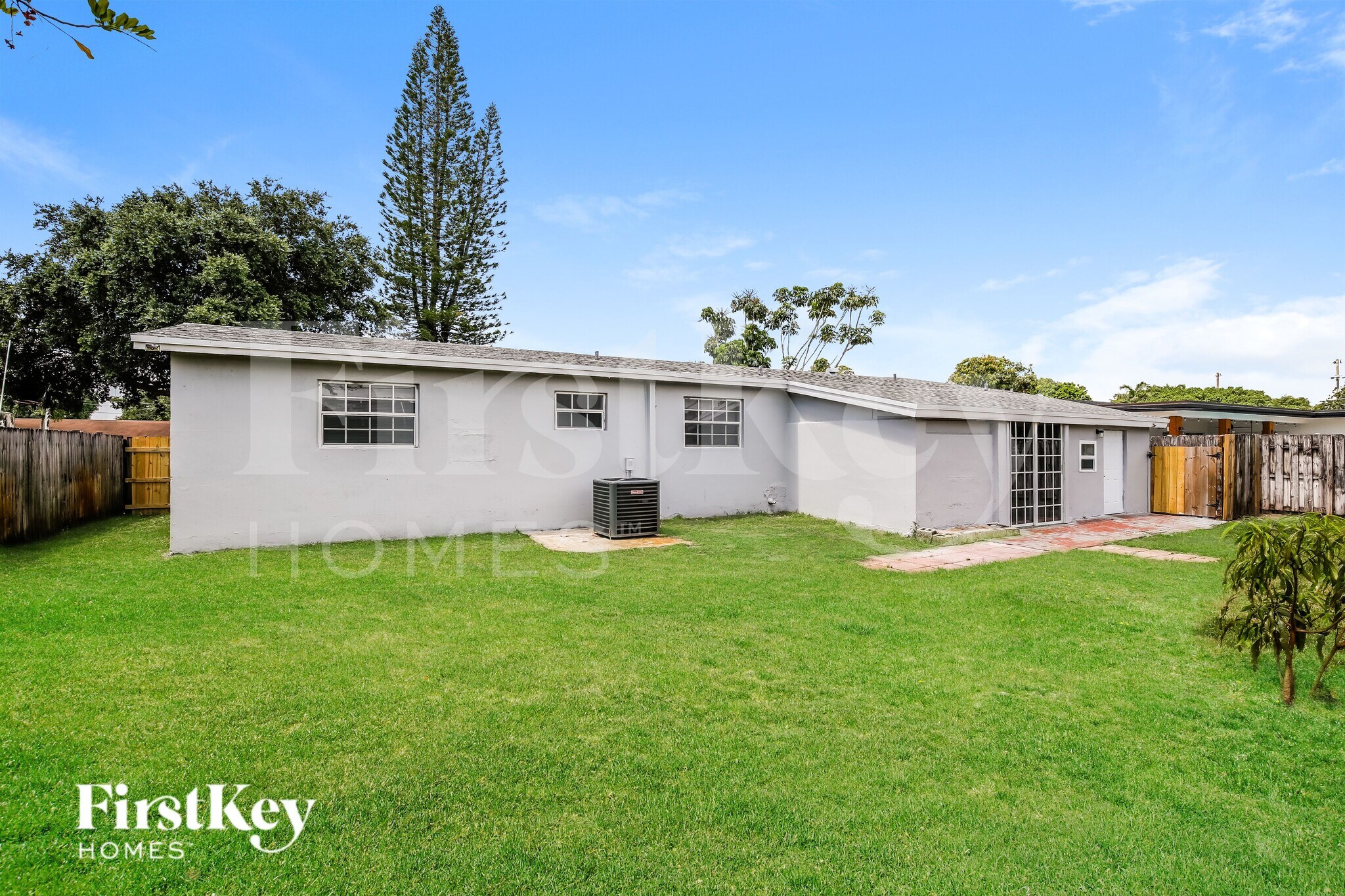 Building Photo - 7171 SW 10th Ct