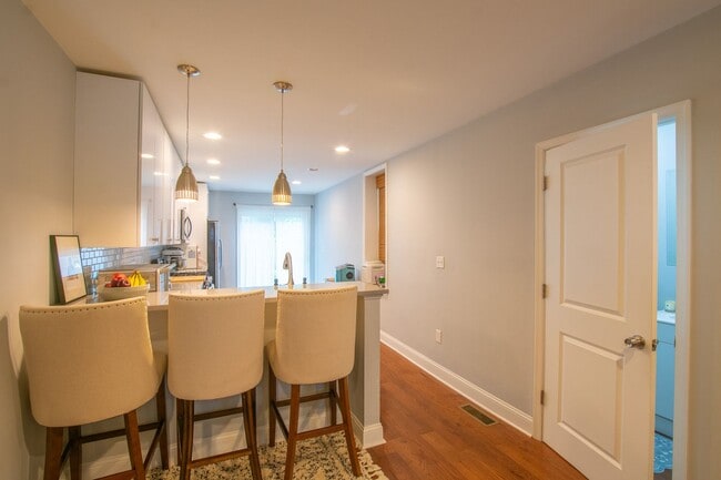 Building Photo - Beautiful Point Breeze Townhome