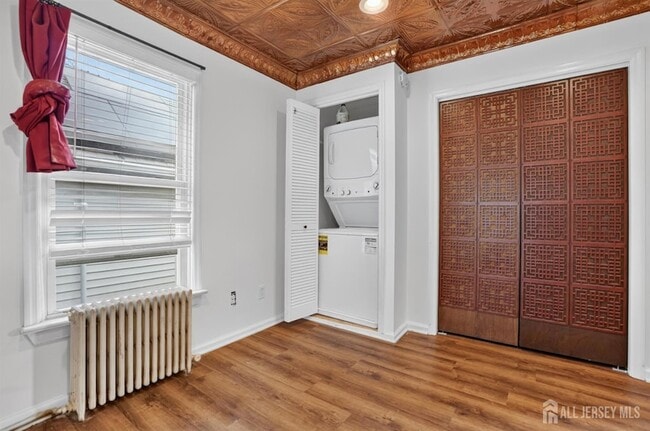 Building Photo - 127 S Pine Ave