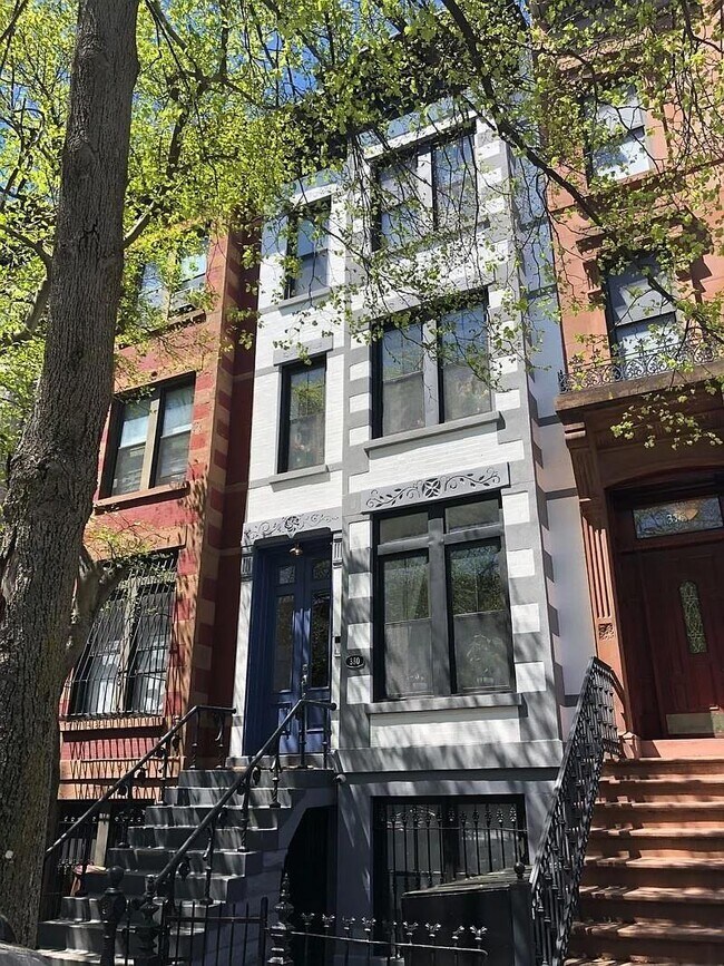 Building Photo - 380 6th Ave