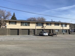Building Photo - 917 Alder St