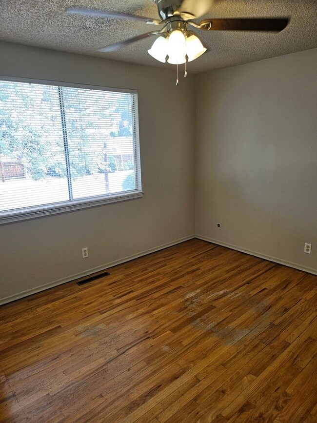 Building Photo - ALL PROSPECTIVE TENANTS MUST SUBMIT A $58 NON-REFUNDABLE APPLICATION FEE PER APPLICANT ONLINE AND...