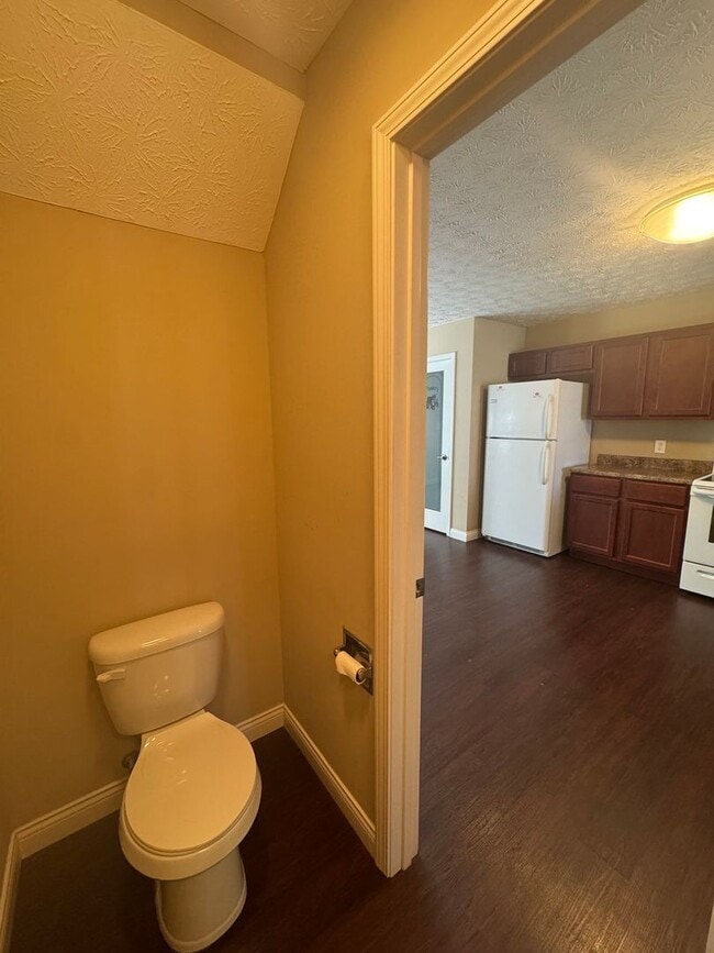 Building Photo - 3 Bedroom Single Family Home