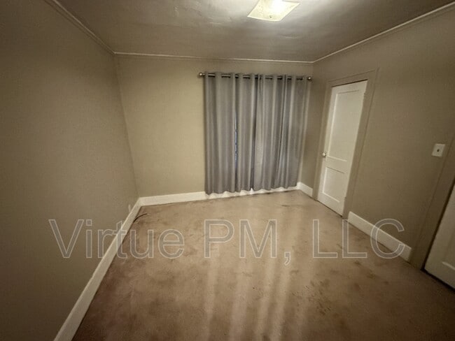 Building Photo - 224 7th Ave