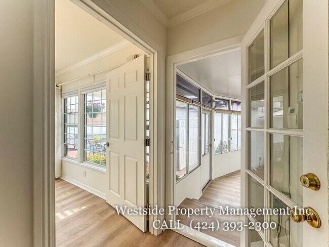 Building Photo - 8120 Glider Ave