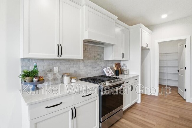 Building Photo - 829 Bushwood Way