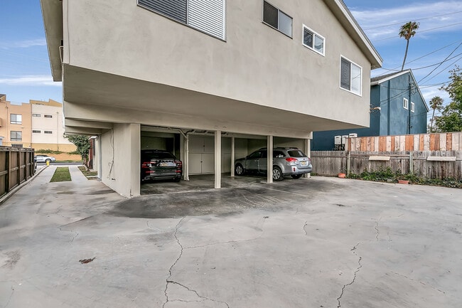 Building Photo - 3831 Beethoven St