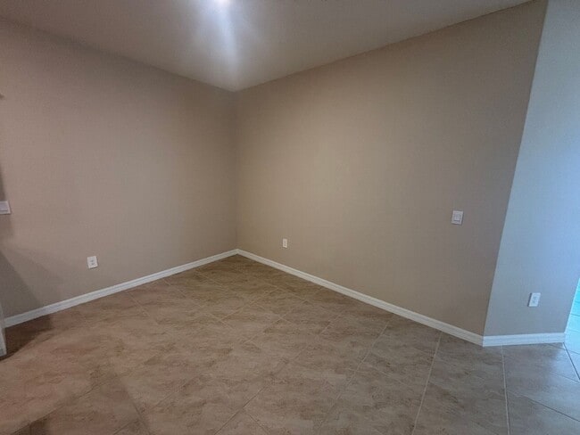 Building Photo - Charming House with tons of Amenities (all...