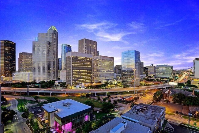 Primary Photo - 2000 Bagby St