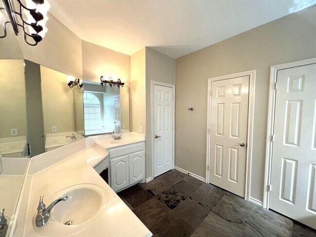 Building Photo - 11215 Vienna Trails Ln