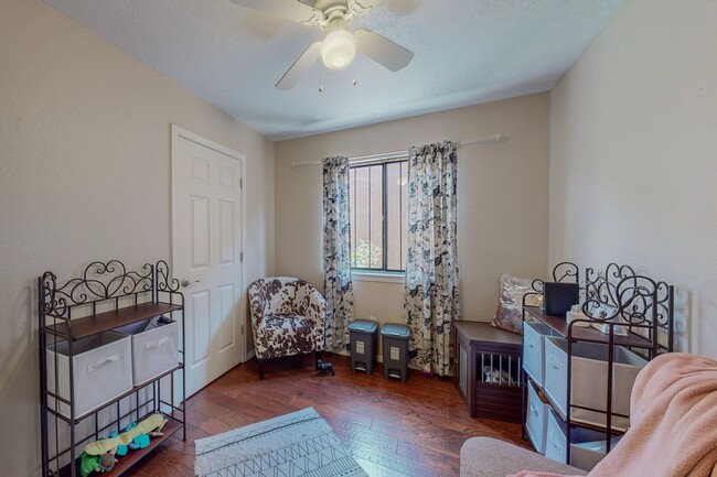 Building Photo - UNSER/LADERA 2 Bedroom  2 Bath  2 car gara...