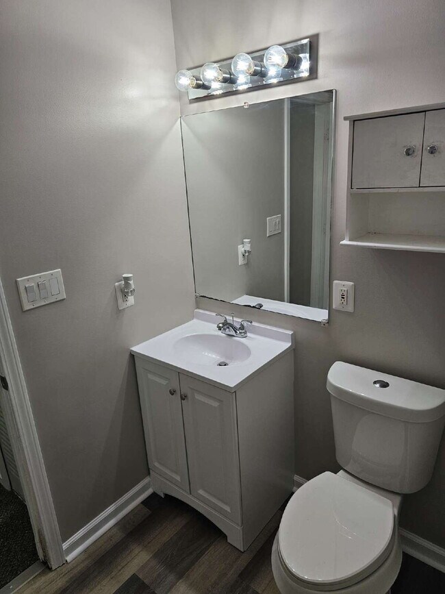 Building Photo - 3-Bedroom Ranch, Nice Kitchen, Good Sized Bedrooms, Double Wide Driveway, Big Backyard. Move In R...