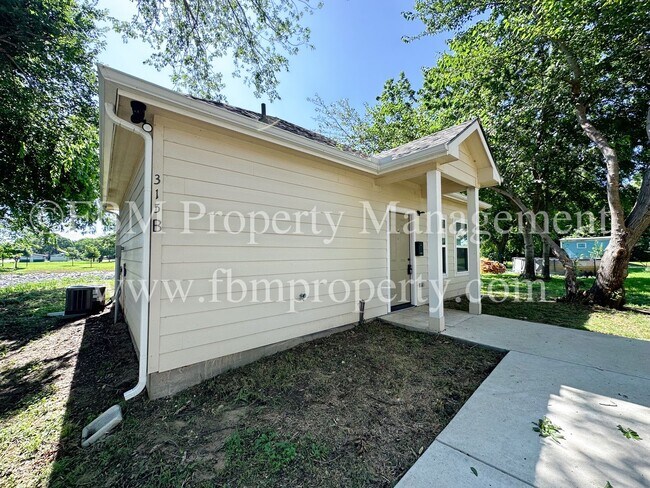 Building Photo - 315 S Bradshaw St