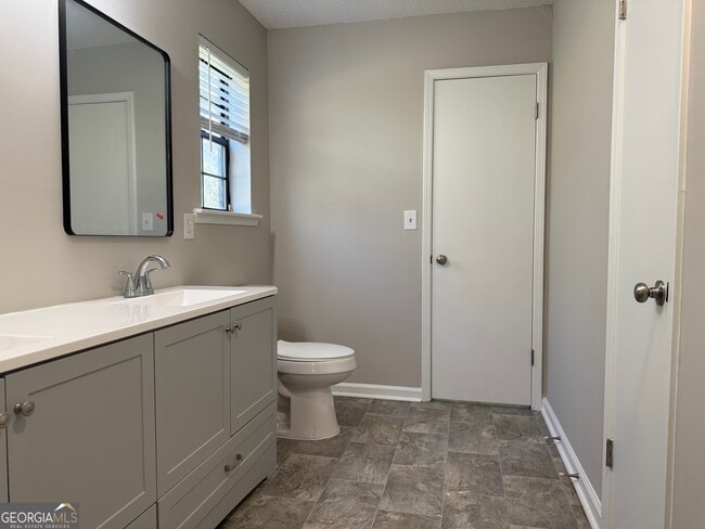 Building Photo - 731 Moon Bridge Rd