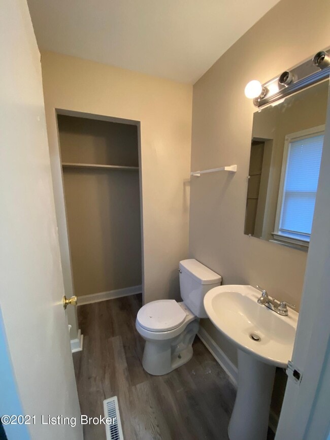 Building Photo - 8715 Blue Bell Dr