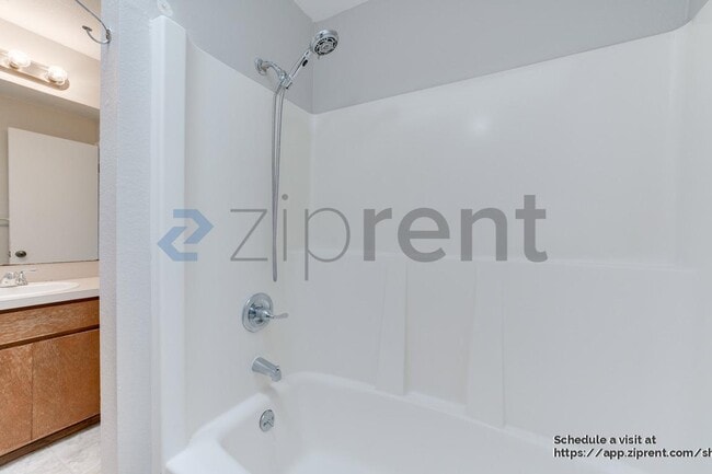 Building Photo - 16814 10th Ave Ct E