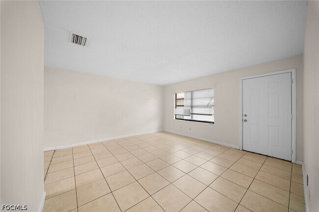 Building Photo - 5553 Fifth Ave