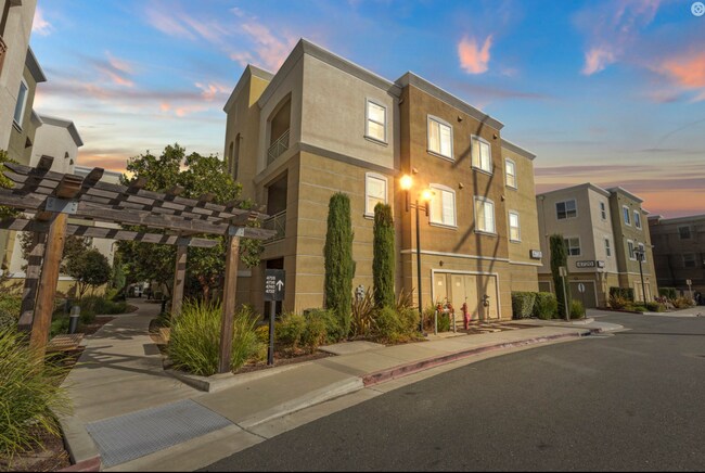Building Photo - Amazing Newer Constructed 3br/2ba San Ramon Condo for Rent! Top Floor! Centrally Located for Conv...