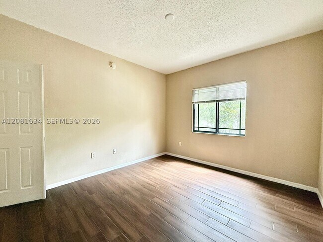 Building Photo - 3023 Alcazar Pl