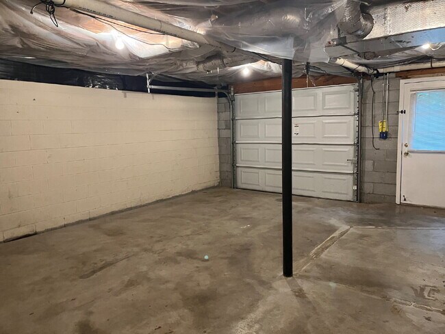 Building Photo - "Charming 3-Bedroom Retreat in Nashville – Spacious 1,149 Sq Ft with 1.5 Baths!"