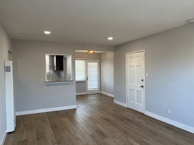 Building Photo - 863 Diamond St