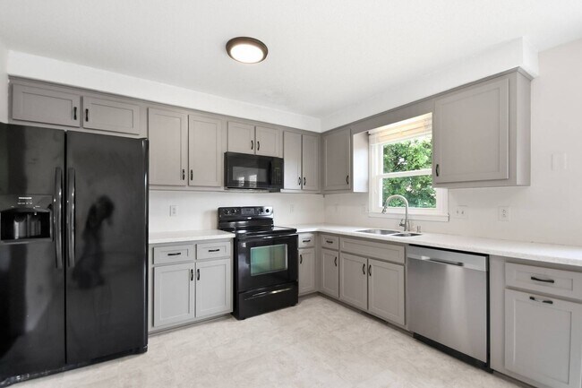 Building Photo - 1500 Sunshine Dr